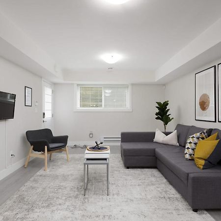 Vila Tastefully Furnished And Newly Updated 2 Bd Central Lynn Valley North Vancouver Exteriér fotografie