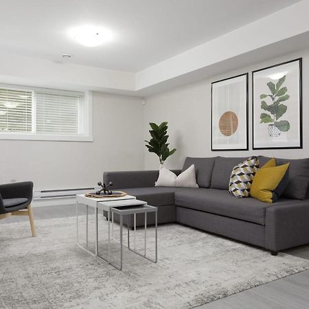 Vila Tastefully Furnished And Newly Updated 2 Bd Central Lynn Valley North Vancouver Exteriér fotografie