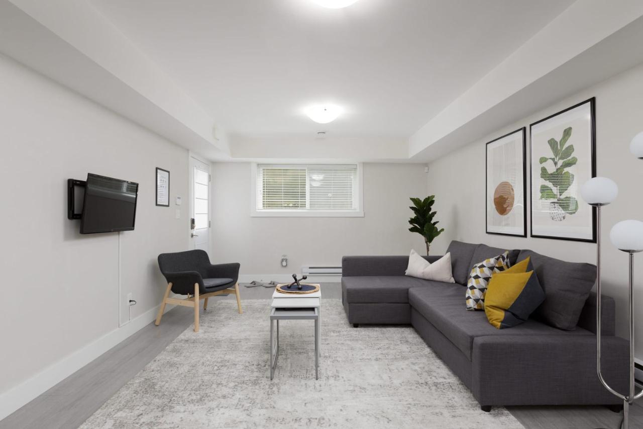 Vila Tastefully Furnished And Newly Updated 2 Bd Central Lynn Valley North Vancouver Exteriér fotografie