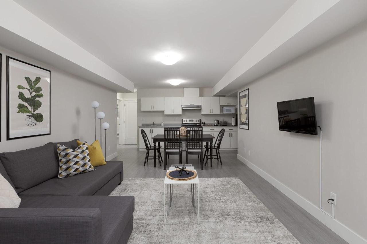 Vila Tastefully Furnished And Newly Updated 2 Bd Central Lynn Valley North Vancouver Exteriér fotografie