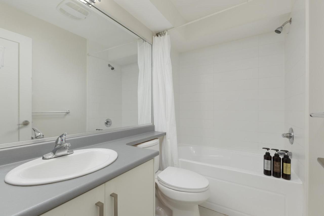 Vila Tastefully Furnished And Newly Updated 2 Bd Central Lynn Valley North Vancouver Exteriér fotografie