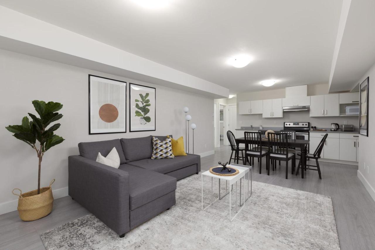 Vila Tastefully Furnished And Newly Updated 2 Bd Central Lynn Valley North Vancouver Exteriér fotografie
