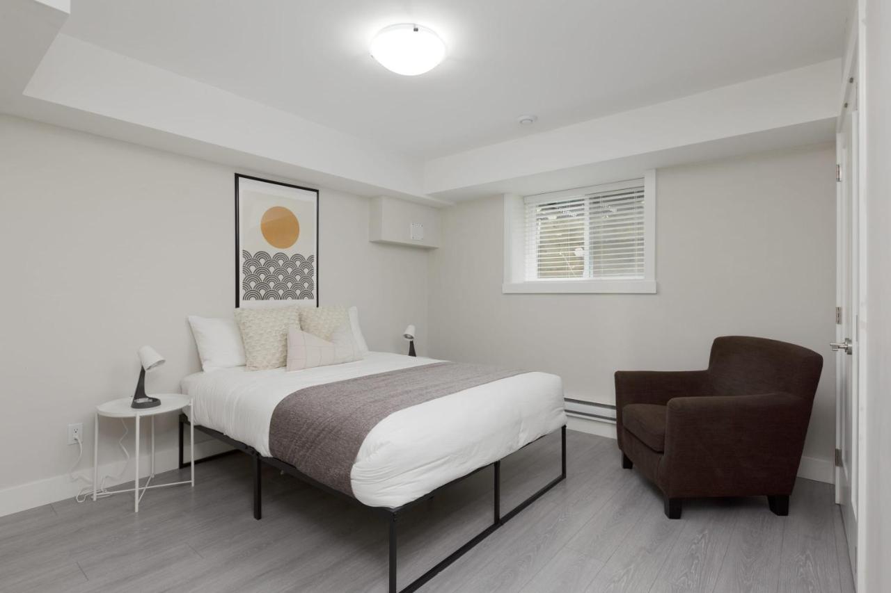 Vila Tastefully Furnished And Newly Updated 2 Bd Central Lynn Valley North Vancouver Exteriér fotografie